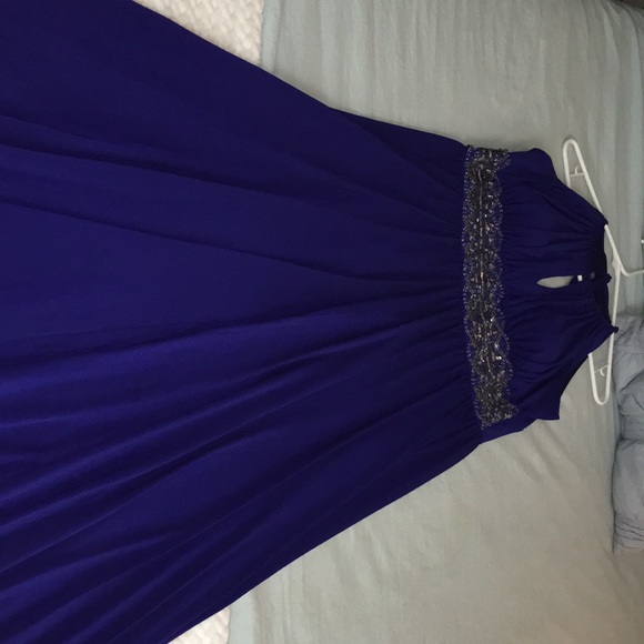 Formal Dress - Picture 4 of 6